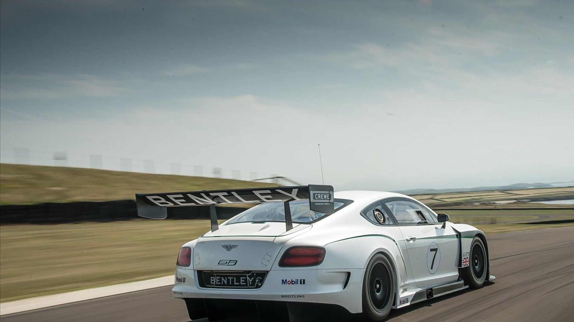 球队更衣室文化建设塑造团结一心的战斗集体，篮球队更衣室